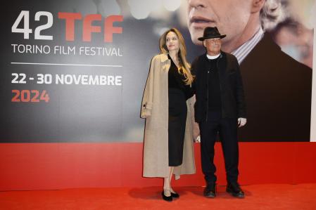 Angelina Jolie con su look de lujo silencioso en el Festival de Cine de Turín