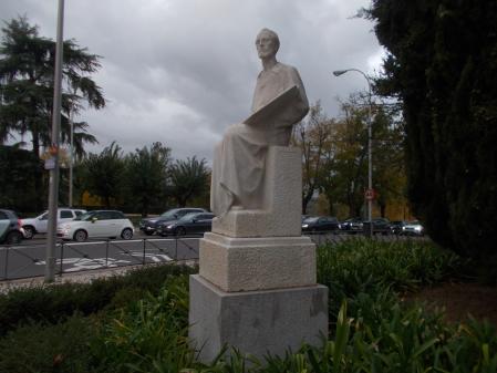 Escultura del pintor Eduardo Rosales.