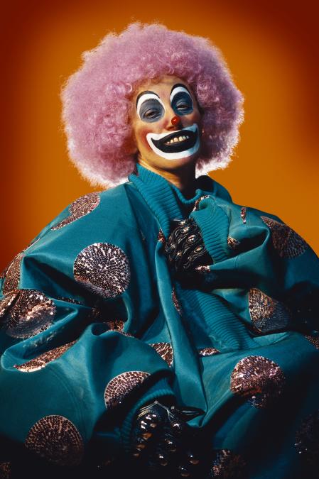 Sherman ha sido la artista invitada por el FOMU de Amberes para honrar a James Ensor, el pintor de las máscaras y los disfraces de carnaval