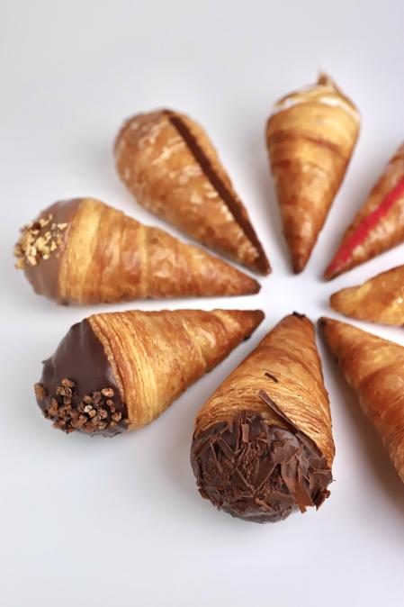 Los cucuruchos de croissant de diferentes sabores de l’Atelier