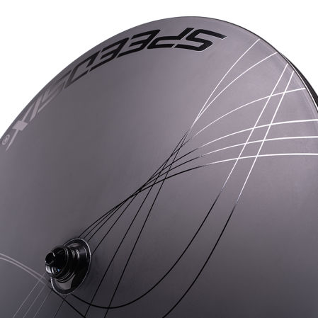 Una rueda lenticular presenta resultados extraordinarios en terrenos llanos.