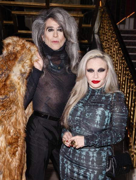 Alaska y Mario Vaquerizo posan en su llegada a la fiesta de la productora Unicorn