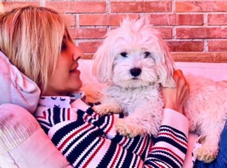 La actriz comparte su vida con Lobo y Furbi