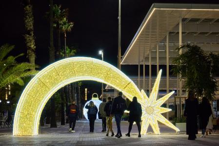 El Port Olímpic se viste de luces y actividades especiales