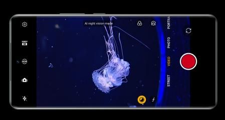 Cuenta con un modo noche espectacular que consigue vídeos impresionantes