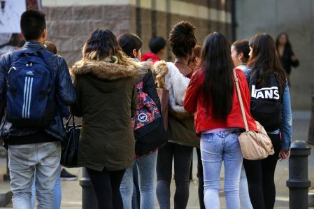 Un grupo de adolescentes en Barcelona