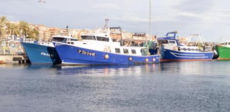 Barcos pesqueros en el puerto de Tarragona