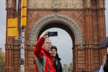 El Arc de Triomf atrae a diario a numerosos barceloneses y turistas