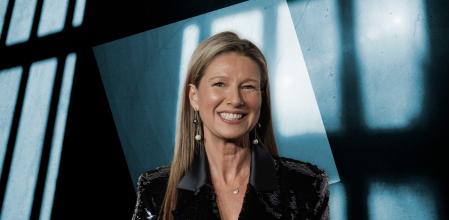 Anne Igartiburu presenta en Televisión Española el programa 'Corazón', desde 1997