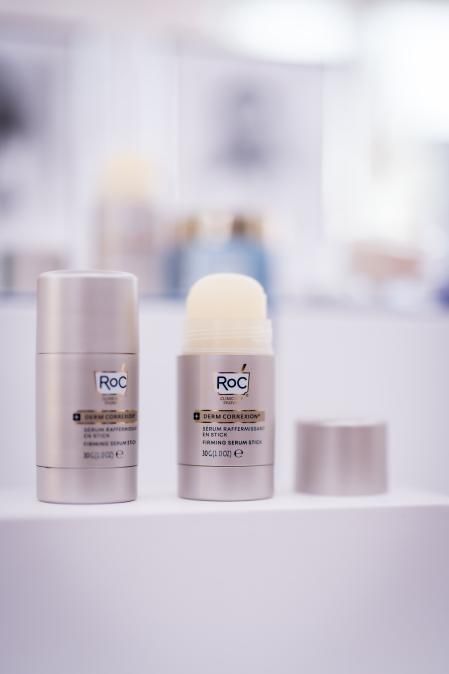 Sérum reafirmante en stick Derm Correxion®, formulado con retinol, de la marca francesa