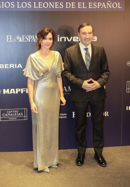Isabel Díaz Ayuso y Pedro J Ramírez en la entrega de los premios Los Leones en Madrid