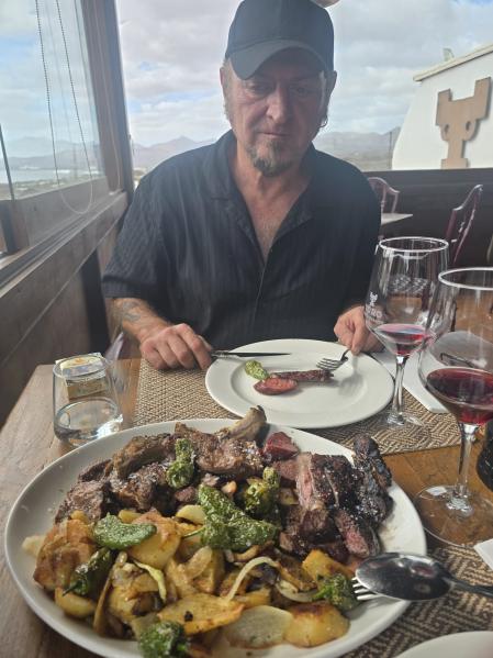 Carlos Segarra disfruta de la gastronomía local allí donde viaja&nbsp;