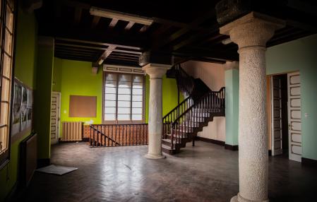 11 - 12 - 2024 / Barcelona / La escuela Montiba, que ha comenzado a funcionar este curso, ha llevado a cabo una restauración de la Torre Pastor de Cruïlles, que forma parte del centro educativo. Se trata de un edificio modernista proyectado por Josep Puig i Cadafalch que se construyó en 1908, muy cerca del parque de atracciones del Tibidabo / foto: Llibert Teixidó