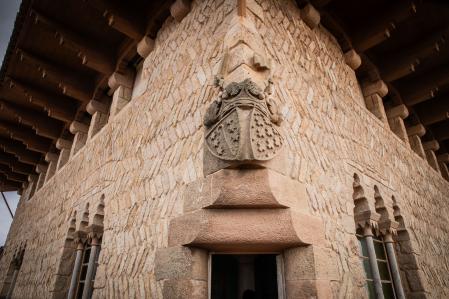 11 - 12 - 2024 / Barcelona / La escuela Montiba, que ha comenzado a funcionar este curso, ha llevado a cabo una restauración de la Torre Pastor de Cruïlles, que forma parte del centro educativo. Se trata de un edificio modernista proyectado por Josep Puig i Cadafalch que se construyó en 1908, muy cerca del parque de atracciones del Tibidabo / foto: Llibert Teixidó