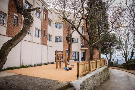 11 - 12 - 2024 / Barcelona / La escuela Montiba, que ha comenzado a funcionar este curso, ha llevado a cabo una restauración de la Torre Pastor de Cruïlles, que forma parte del centro educativo. Se trata de un edificio modernista proyectado por Josep Puig i Cadafalch que se construyó en 1908, muy cerca del parque de atracciones del Tibidabo / foto: Llibert Teixidó