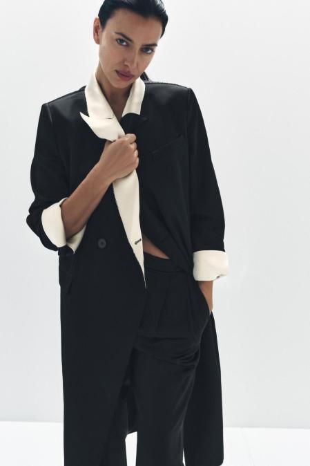 Irina Shayk con el nuevo diseño de Zara