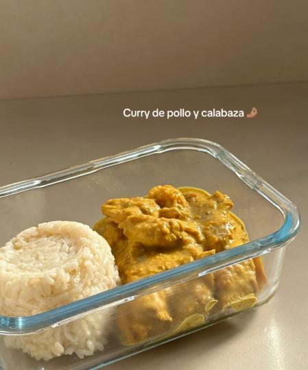 La nutricionista comparte la receta de un pollo al curry con calabaza y arroz.