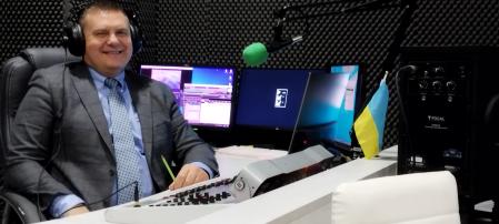 Valeri Poloziuk es uno de los cuatro socios que crearon Ucrania FM en Alicante.