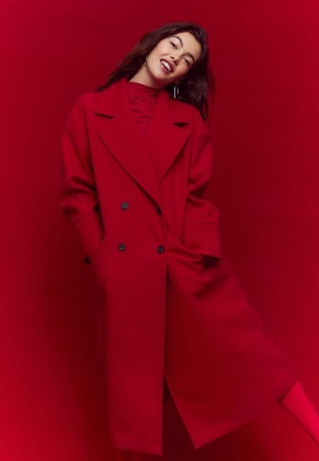 Abrigo rojo de Stradivarius