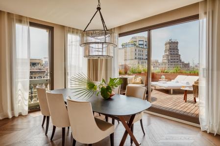 El penthouse de Almanac, un lugar de moda y consagrado a la moda, es la sede de la Barcelona Bridal Night