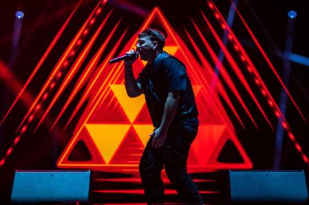 El cantante canario Quevedo durante su actuación en el Share Festival Barcelona, en el Parc del Fòrum, a 9 de junio de 2023, en Barcelona, Cataluña (España). En su quinta edición este festival de música de género urbano, como el rap, el reguetón y el hip-hop  espera la asistencia de  más de 17.000 personas cada uno de los dos días que se celebra, hoy y mañana.