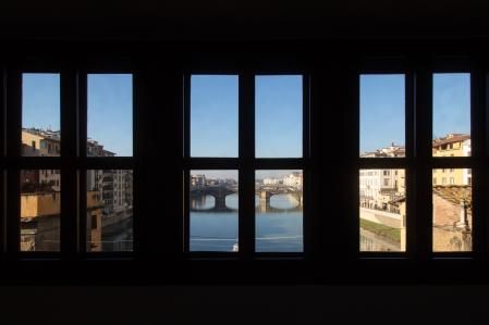 Vista de Florencia desde el Corredor Vasariano de los Uffizi