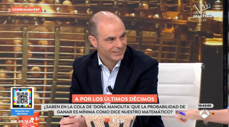 Un matemático explica por qué no tiene sentido hacer cola en las administraciones que más toca el Gordo de Navidad.