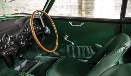 DB4 GT Zagato, el Aston Martin que fusiona la excelencia británica con la italiana.