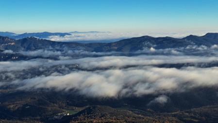 Paisaje de niebla desde el Santuari de la Mare de Déu del Far.