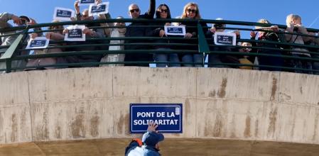 Vecinos de La Torre bautizan el “Pont de la Solidaritat” y homenajean a los voluntarios de la dana 