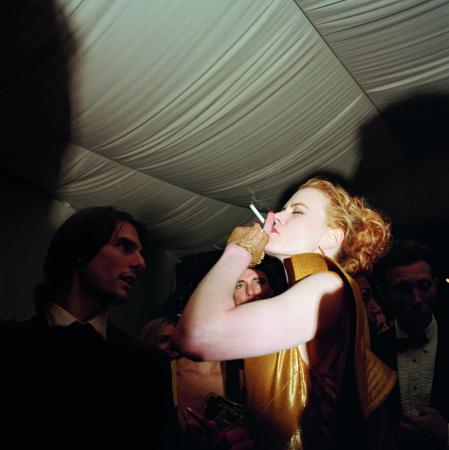 Nicola Kidman con Tom Cruise pillada fumandto tras los Oscar en el 2000