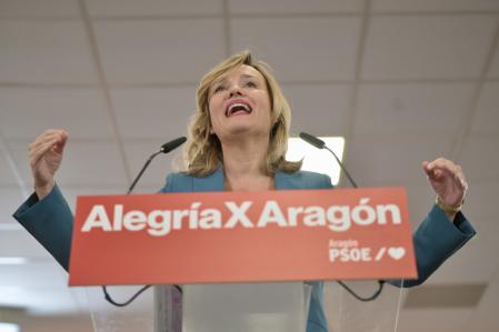 La ministra de Educación, Formación Profesional y Deportes, Pilar Alegría, interviene durante un acto donde ha anunciado su candidatura a liderar el PSOE de Aragón, a 21 de diciembre de 2024, en La Zaida, Zaragoza, Aragón (España). Alegría ha presentado su candidatura a la Secretaría General del PSOE de Aragón para suceder a Javier Lambán, secretario general del partido desde 2012 y que no se presenta a la reelección. La ministra es la primera en hacer oficial su candidatura, pero todo apunta a que no será la única y finalmente habrá elecciones primarias, que si gana harán que se convierta en la primera mujer al frente del PSOE de Aragón. Lambán ha mostrado públicamente su rechazo a que Alegría asuma el cargo.