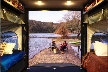 Flyer Discover, la sorprendente caravana con dos tiendas de campaña desplegables.