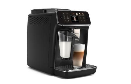 Podrás espumar la leche en el mismo momento que mueles el café en grano