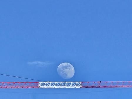 La luna llena del castillo de Cardona.