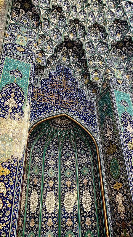 Interior de la gran mezquita del Sultán Qaboos de Mascate