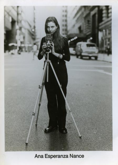 Una jovencísima Ana Nance en Nueva York, donde vivió y trabajó durante diez años en las calles que fueron su escuela