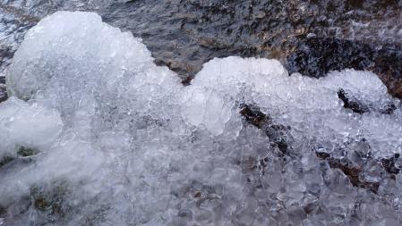 Perlas de hielo en el Salt del Molí d'en Ballús.