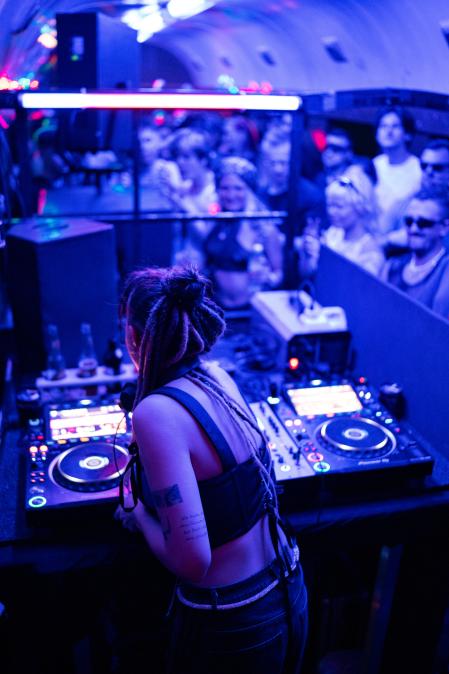 El Techno Train cuenta con 12 vagones, cinco de ellos son dedicados a la fiesta