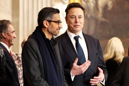 Sundari Pichai junto a Elon Musk.