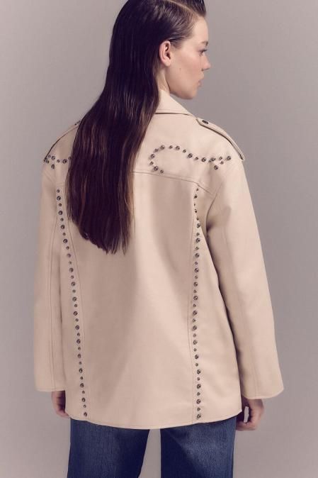 Chaqueta de efecto piel con tachuelas de Slowlove