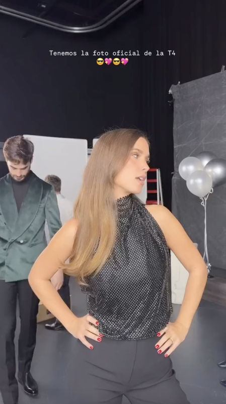 María Pombo con el conjunto de Victoria Colección en la promoción de 'Pombo'