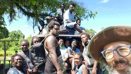 En la fotografía, algunas de las personas que ayudaron a Grimalda en su recorrido.
