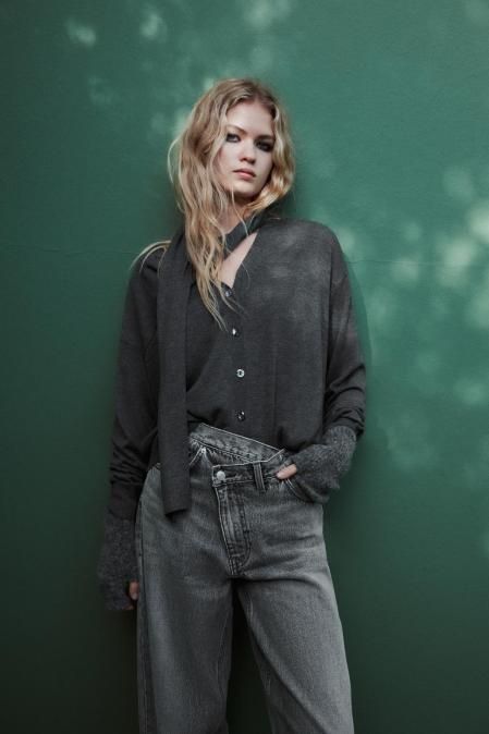 Vaqueros wide leg con cintura cruzada de Zara