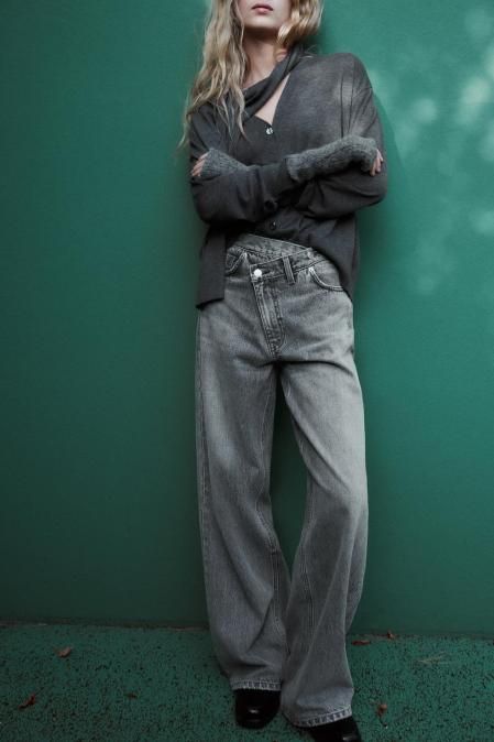 Vaqueros wide leg con cintura cruzada de Zara