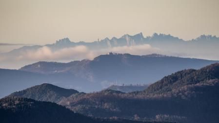 Montserrat vista desde Sant Martí d'Ogassa.