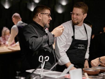 Dani García en el restaurante Smoked Room Dubai