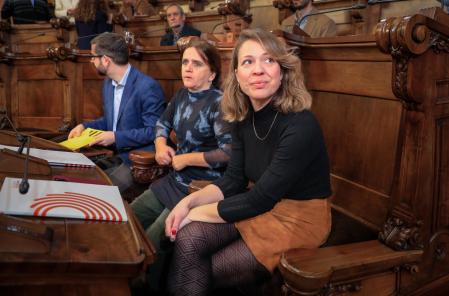 Janet Sanz, presidenta del grupo de BComú, junto a la portavoz, Gemma Tarafa