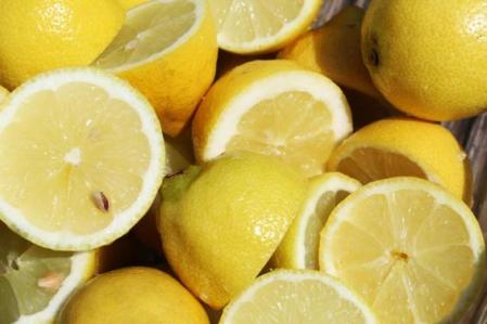 Los limones tienen muchas propiedades nutricionales.