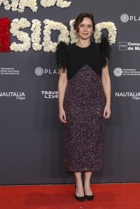 Isabel Díaz Ayuso con el vestido de Victoria Colección en la presentación del cartel de la Feria de San Isidro 2025